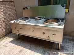 出售，煤气+燃气两用灶一台，凉菜柜一台，都八成新白菜价，给钱