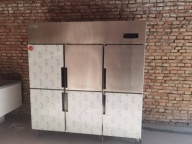 出售岛柜两台、六开门冷冻柜、刨肉机