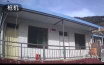 出售彩钢房顶4间，楼梯一部，5空窑洞松木圆门窗